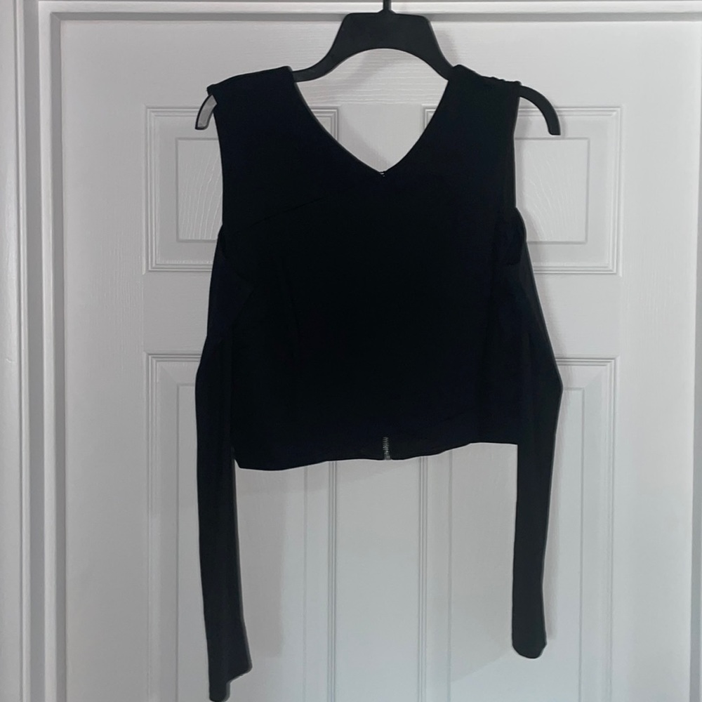 BEBE size XL top, stretchy v neck crop top w/full zipper in the back.